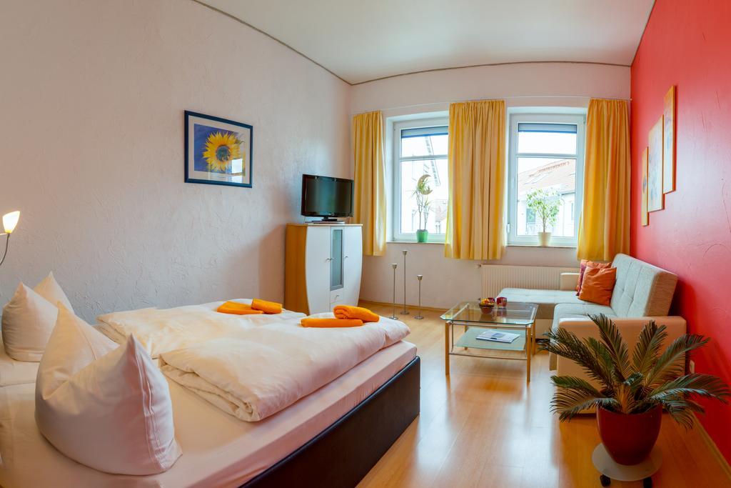 Hotel Am Mueritzhafen Garni Waren  Exterior foto